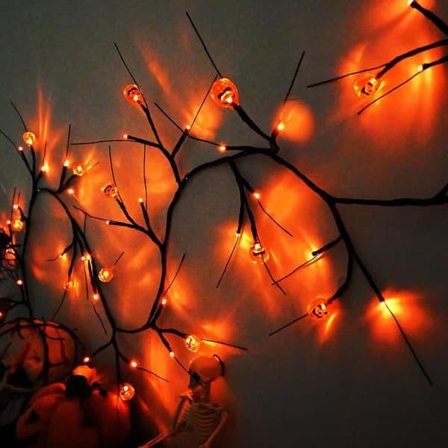 Halloween Ljusslinga 180cm – Pilkvist Gren med 54 LED – 18 Pumpor och 36 Orange Lampor, Batteridriven