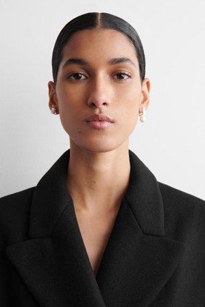 COS Women's Mismatched Rectangular Pearl Earrings in Silver-coloured