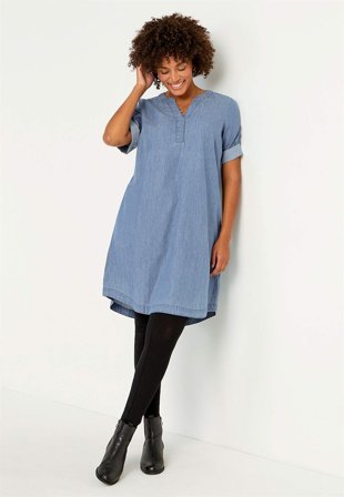 Cellbes of Sweden - Denimkjole i mykvasket denim i lys blå / denim for damer i størrelse 54/56