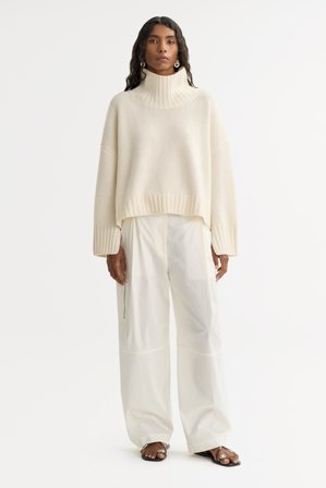 Soft Goat - Girlfriend turtleneck - Women cashmere sweater - L - Feather White