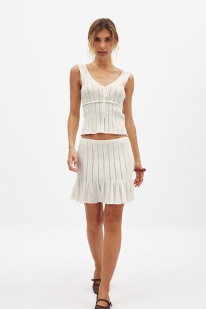 NA-KD Stickad minikjol med volang - Stickade kjolar - Naturvit - M