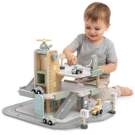 Mamabrum træ-garage i 3 etager med elevator, vask og helikopter