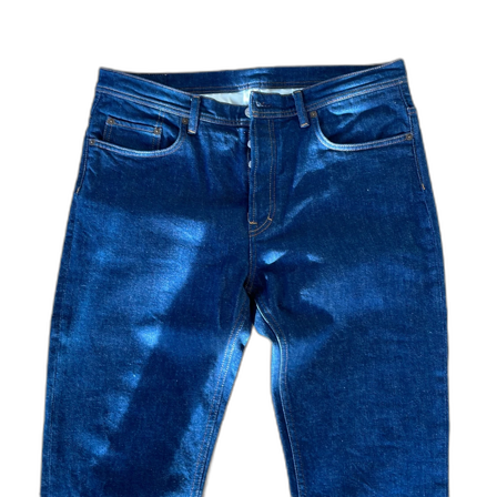 Mörkblåa acne jeans