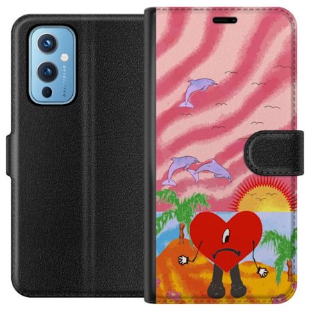 Kompatibelt Lommeboketui til OnePlus 9 Bad Bunny i en fargerik quiltet jakke med hjertemønster og solbriller i moderne gatestil