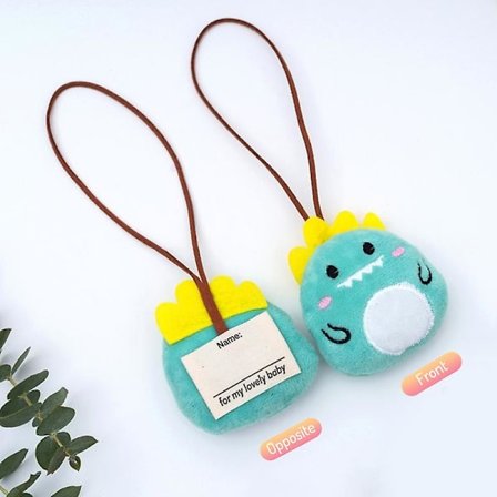 Nyårs drake plyschdocka dinosaurie namn klistermärke hänge leksak anti-förlorad nyckelring (grön)