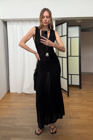 NA-KD Ripp-Maxikleid aus Strick mit Rundhalsausschnitt - Strickkleider - Schwarz - L