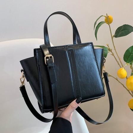 Shouder Bag Kukkaro MUSTA Black