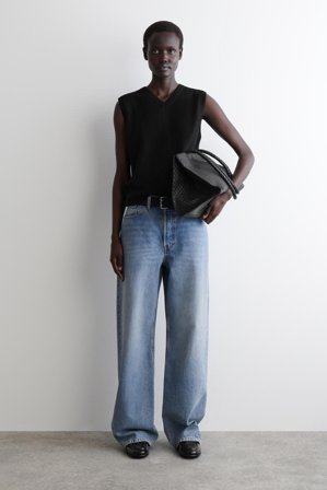 COS Femme Débardeur À Col En V En Laine Mérinos in Noir