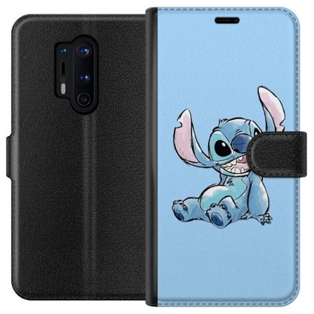 Kompatibelt Lommeboketui til OnePlus 8 Pro Håndtegnet illustrasjon av sittende Stitch mot lysblå ensfarget bakgrunn