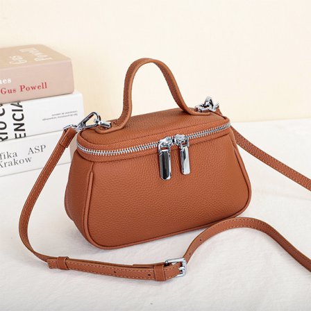 Tyylikäs pieni crossbody-laukku naisille Brown