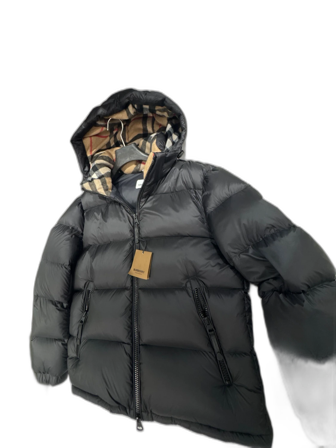 Svart Burberry pufferjacka med huva