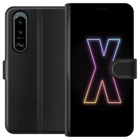 Yhteensopiva Lompakkokotelo Sony Sony Xperia 5 III Neonkirjain X voimakkaissa väri vaihteluissa mustaa taustaa vasten, voimakas typografinen suunnitt
