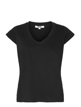 Adriane Tee Black Svea