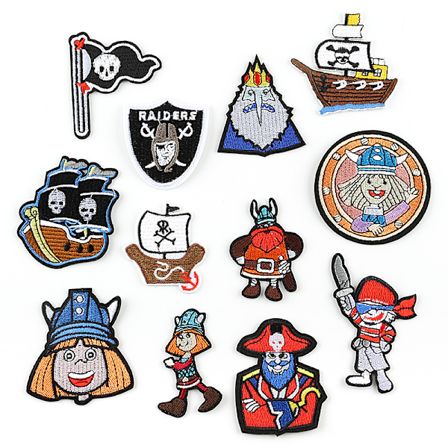 Pakke med 12 Piratflagg Skallelapp - Stryk eller Sy På
