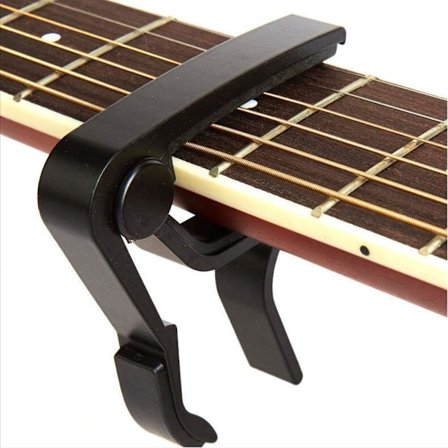 Sort guitar capo - skift tone og spil i sort stil