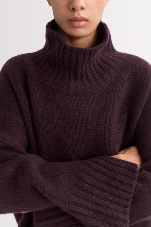 Soft Goat - Girlfriend turtleneck - Women cashmere sweater - S - Midnight Plum
