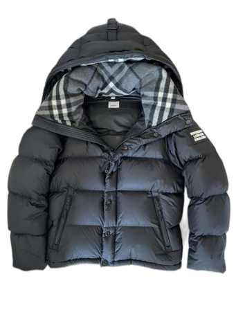 Svart dunjacka från Burberry