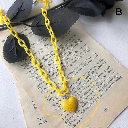 Halsband med bokstavstryck i harts/glänsande hjärta, justerbar längd, halsband, smycken, kärlekshänge, halsband gul
