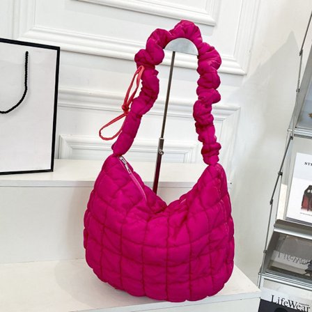 Quiltad tygväska för kvinnor Puffer tygväska ROSE RED