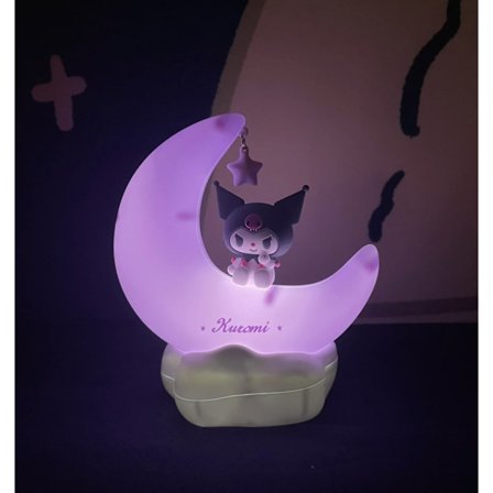 Sanrio Kolomi Cinnamon Roll Måne LED Lys - Sød 3D Tegneserie Ornament