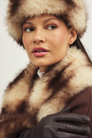 Handpicked x NA-KD Bonnet en fausse fourrure - Chapeaux et casquettes - Marron - M / L