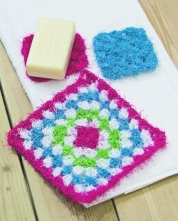 Beskrivning Badrumsset, tvättlapp, tvålkopp och puff