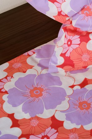 Jotex - Stretchlaken Økologisk Rød/lilla - FRIDA - Kjøp Dra-på-laken hos Jotex