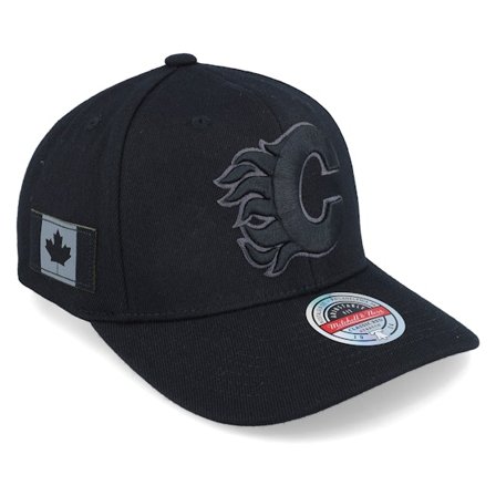 Mitchell & Ness - Hatstore Exclusive x Calgary Flames Black Flag Black Adjustable Adjustable Black Cap - NHL @ Hatstore