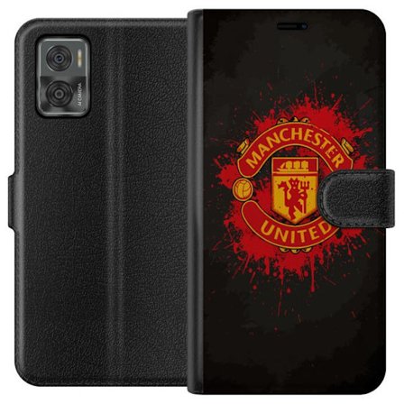 Kompatibelt Lommeboketui til Motorola Motorola Moto E22i Manchester United logo i rød og gul farge med røff sportslig bakgrunn