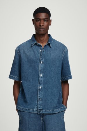 COS Herren Lightweight Short-Sleeved Denim Shirt - Blau