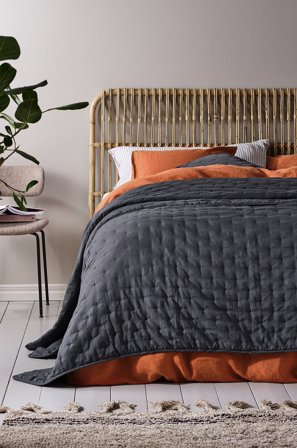 CALM sengeteppe - dobbeltseng 260x260 cm Forged iron - Kjøp Dobbeltseng hos Jotex