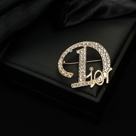 Ny 2025 Bästsäljande retro mode bokstav metall brosch klädtillbehör