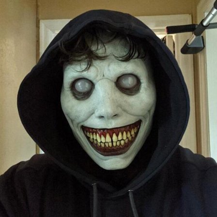 Skummel, uhyggelig horror cosplay eksorsistmaske smilende ansikt karneval fest kostyme rekvisitter