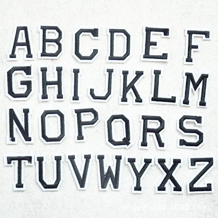 26 förpackningar med mörkblå bokstäver på vit bakgrund med 26 E