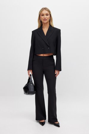 NA-KD Kostymbyxor med låg midja och utsvängda ben - Lågmidjade kostymbyxor - Svart - EU 38
