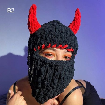 Strikket lue med morsomme horn B2 B2