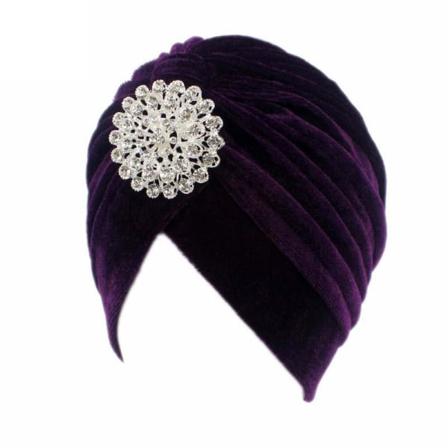 Lyxig Turban I Sammet Och Stor Brosch Diamanter Strass Mössa Purple One Size