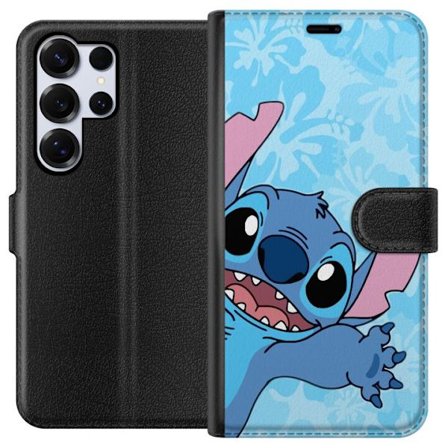 Kompatibelt Lommeboketui til Samsung Galaxy S25 Ultra Leken illustrasjon av Stitch som strekker seg mot kameraet på lyseblå blomstret bakgrunn