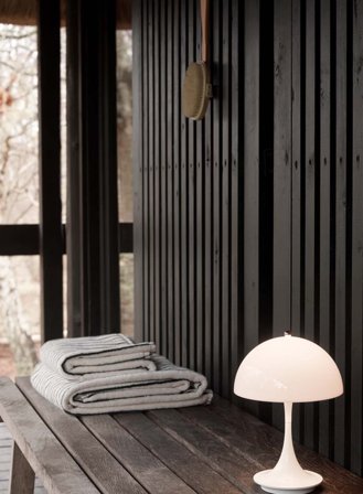 Panthella 160 V3 oppladbar bordlampe akryl - opal