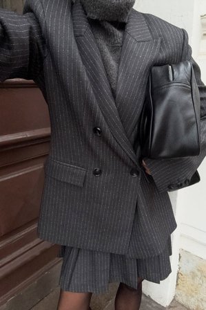 NA-KD gestreifter plissierter Minirock - Faltenröcke - GrauStripe - EU 40