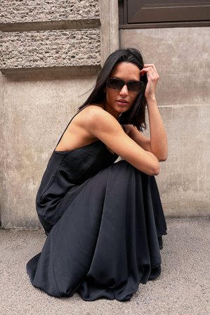 NA-KD Satin Asymmetric Tier Slip Dress - Slip-kjoler - Sort - EU 38