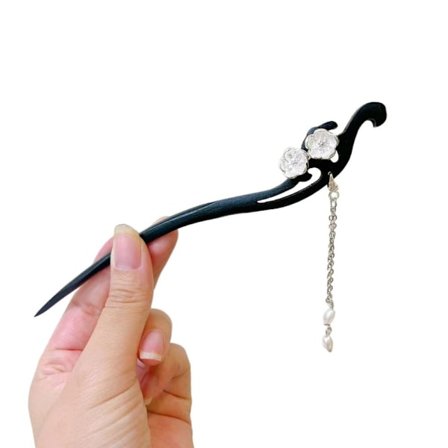 Hiuspuikot niputettuna hiusneula C C