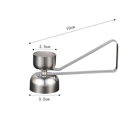 En sølvfarvet æggeåbner med dobbelt hoved til æggeskaller og æggepisker