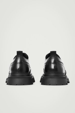 COS Skórzane Półbuty Derby Na Grubej Podeszwie in Czarny