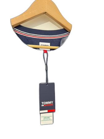 En marinblå t-shirt