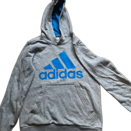Grå adidas hoodie. Stl 152
