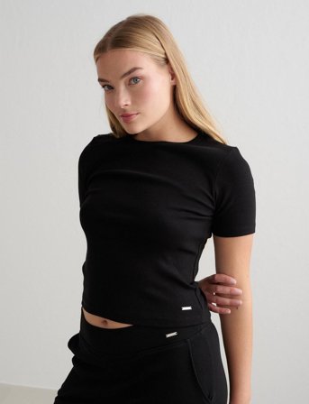 aim ́n Ease Ribbed Short Sleeve - Black - L