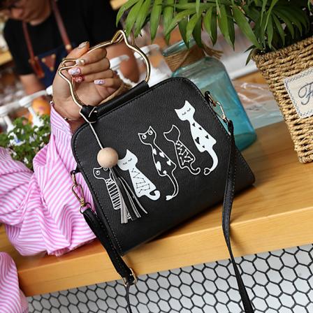 2018 Uusi naisten tyylikäs laukku sarjakuva anime tuloste kissanpentu käsilaukku puinen helmi tupsu olkalaukku crossbody puhelinlaukku Black