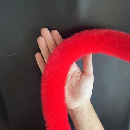 Fuskepelsbånd Fluffy Trim RÖD