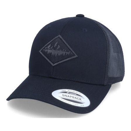 Wild Spirit - Svart trucker Caps - Charcoal Pine Mountain Patch Black Trucker @ Hatstore